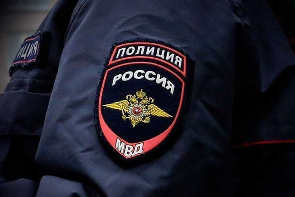 Полицейские спасли астраханца от трагичной смерти в машине