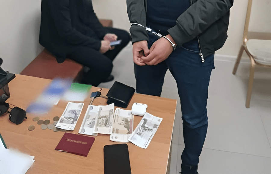 В Астрахани мошенник обманул трансгендерную женщину