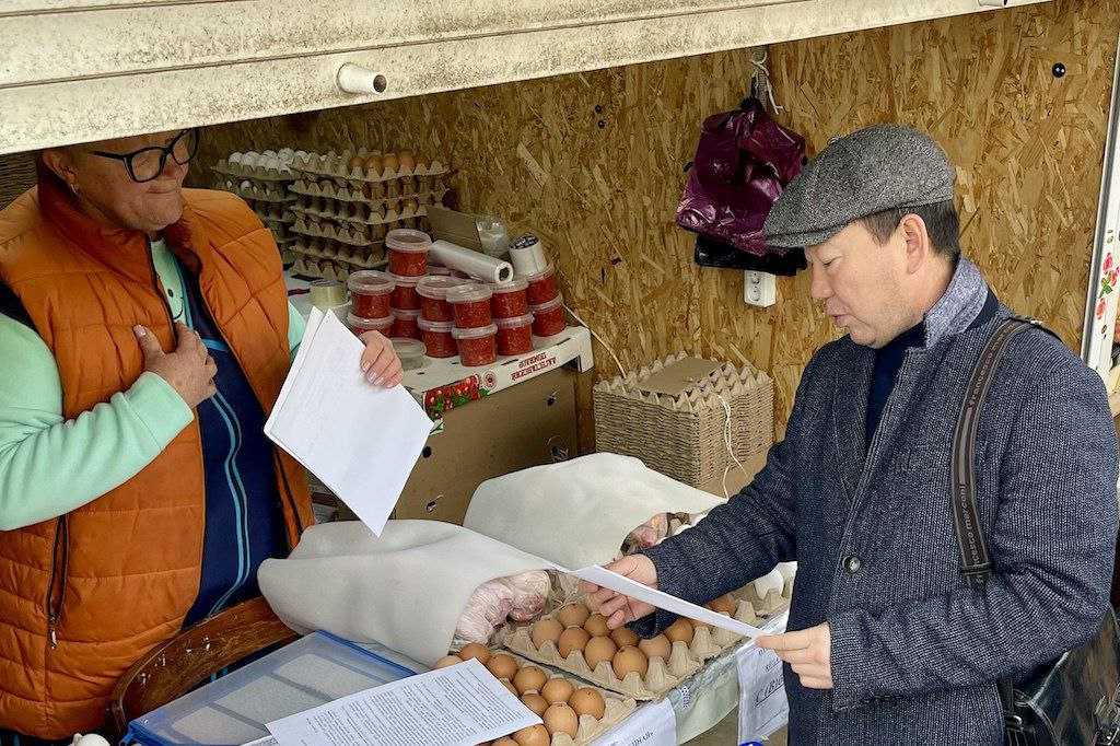 В Астрахани «ЭкоЦентр» провел рейд на рынке «Большие Исады» — фото 2