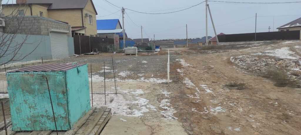 В Астраханской области целый микрорайон утопает в мусоре