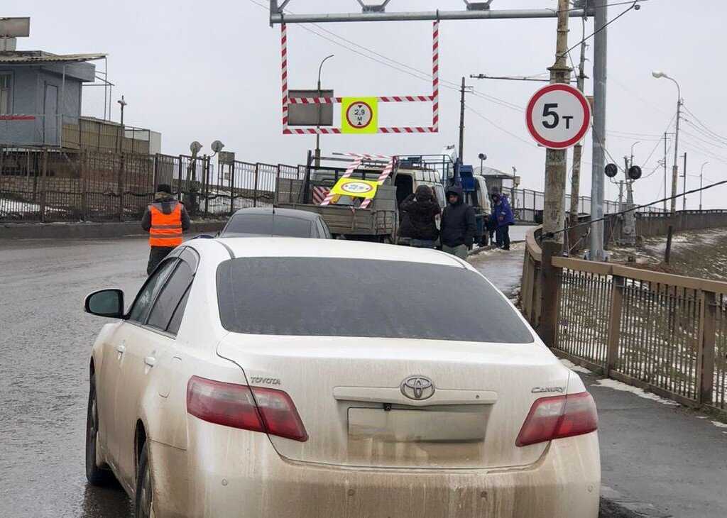 Полицейские нашли сломавших ограничительную рамку на Старом мосту