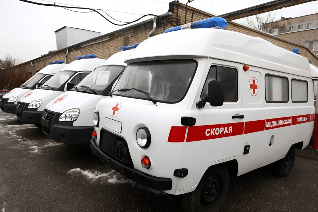 Астраханским больницам передали 11 новых машин скорой помощи