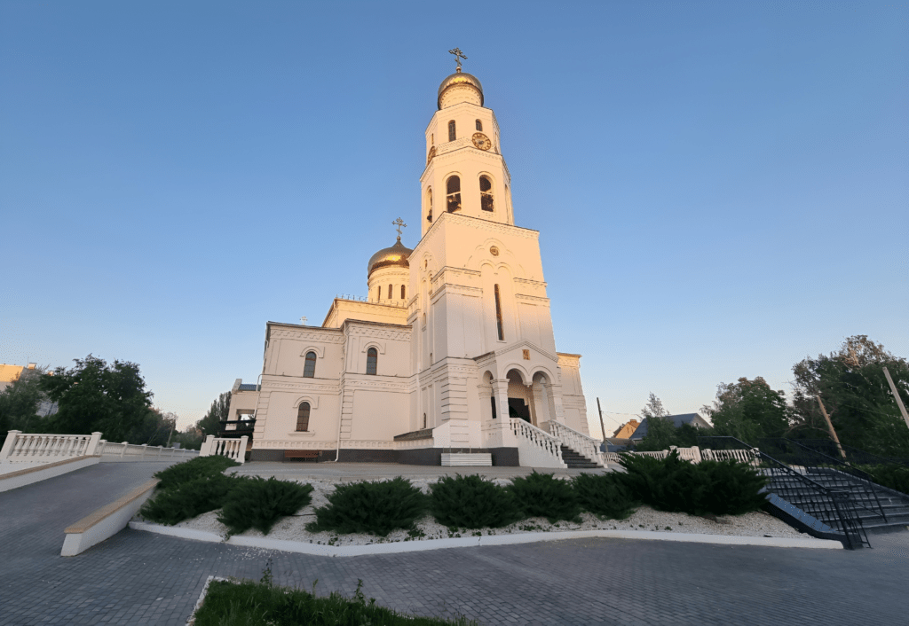Астраханцев приглашают познакомиться с одним из самых значимых храмов города