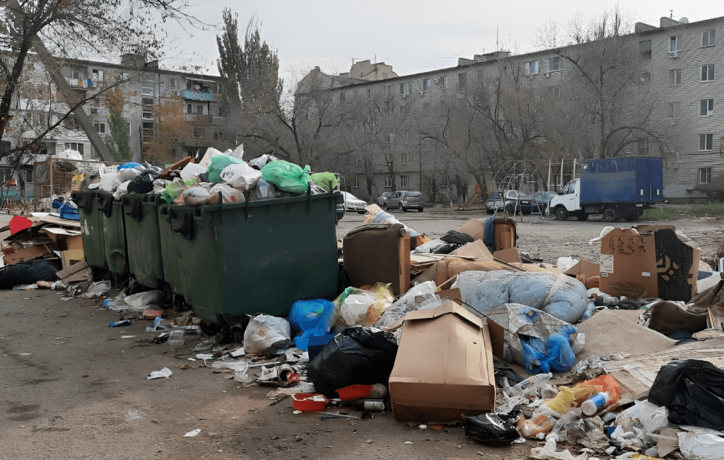 В Астрахани на новогодних праздниках начнут усиленно вывозить мусор