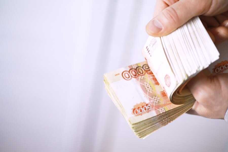 В Астрахани у экс-полицейского изъяли 21 миллион рублей неподтвержденных доходов
