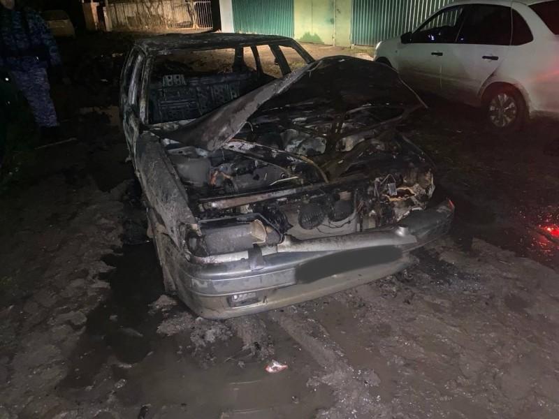 Молодых астраханцев обвиняют в двойном угоне и поджоге