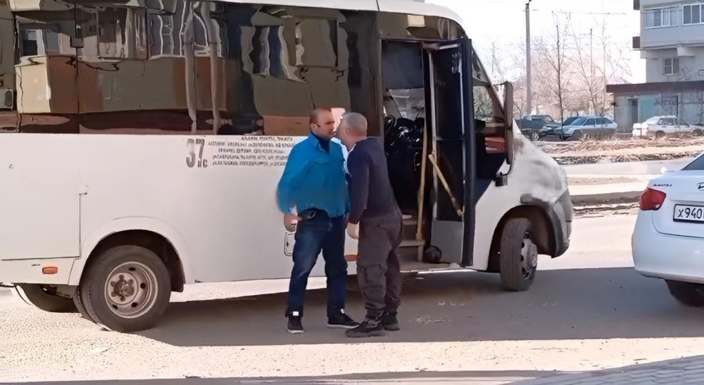 Астраханский маршрутчик, перекрывший дорогу "Волгабасу", работал водителем незаконно