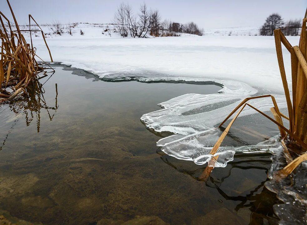 В Астраханской области трое рыбаков ушли под лед