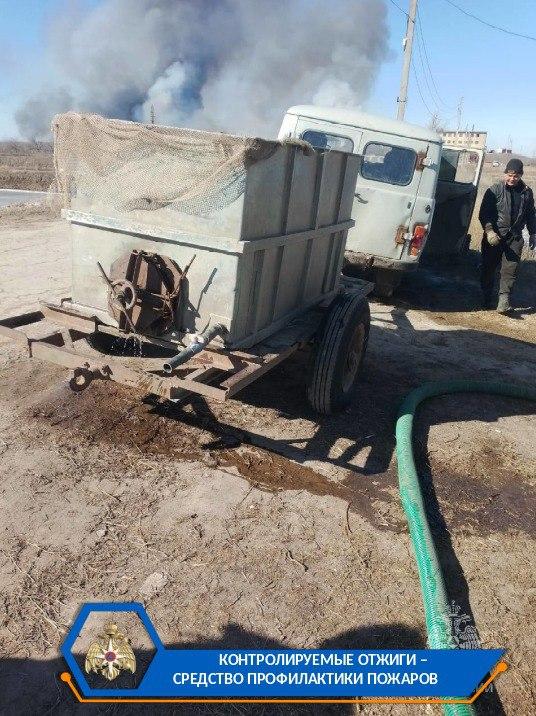 В Астраханской области начали специально сжигать сухостой — фото 1