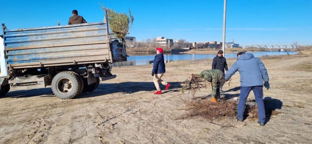 В Астрахани прошел День чистоты, о котором никто не слышал — фото 1
