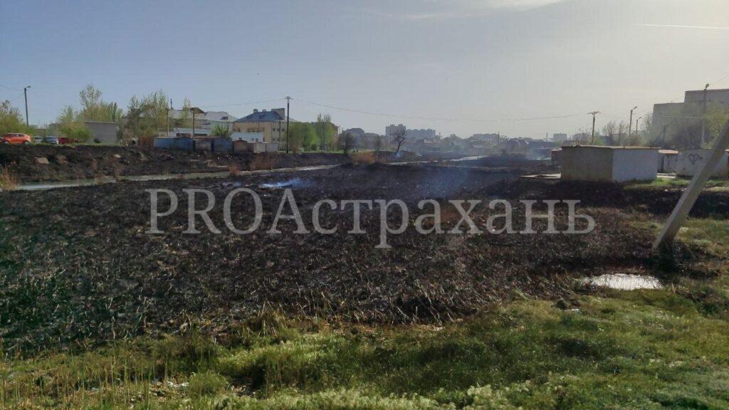 Астраханцы начали делиться последствиями масштабного пожара в Кировском районе — фото 2