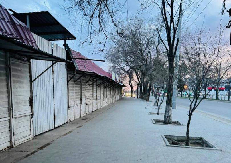 С одного из астраханских рынков убрали 24 незаконных прилавка