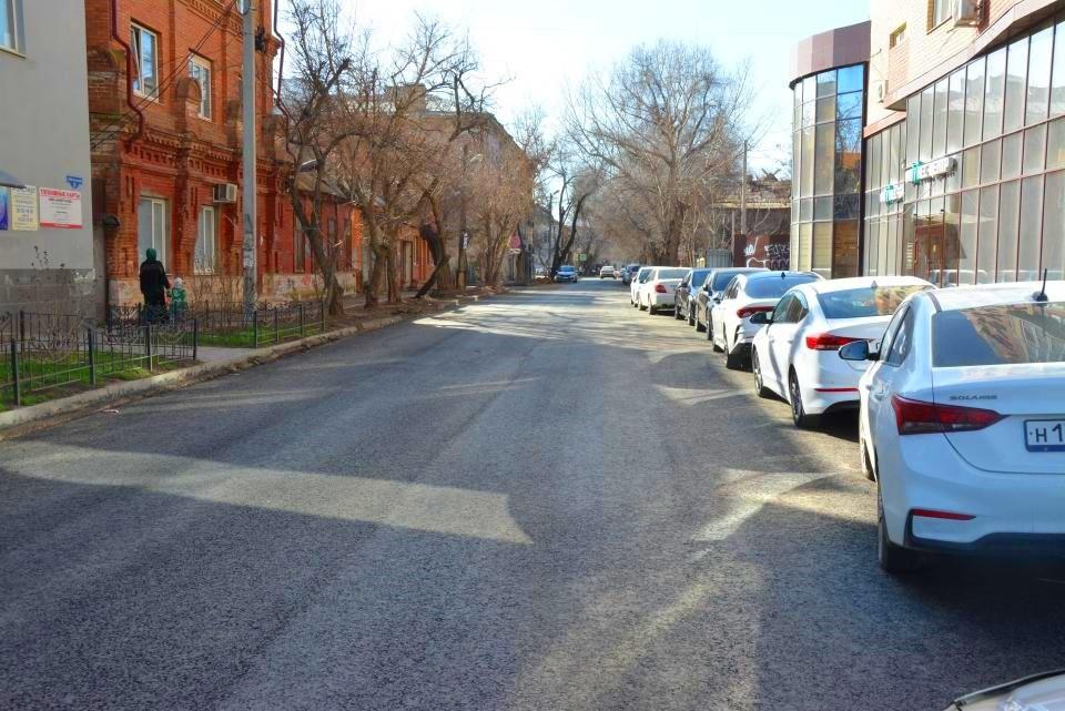 На выходных еще 3 астраханские улицы обзавелись новым асфальтом