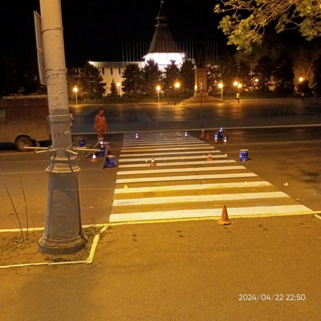 В Астрахани обновляют дорожную разметку — фото 3