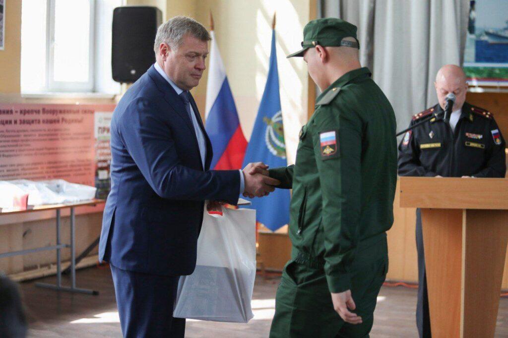 Первых астраханских новобранцев уже отправили на службу — фото 2