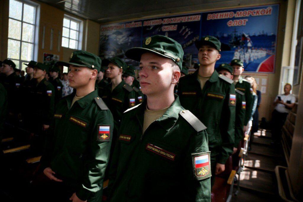 Первых астраханских новобранцев уже отправили на службу — фото 1