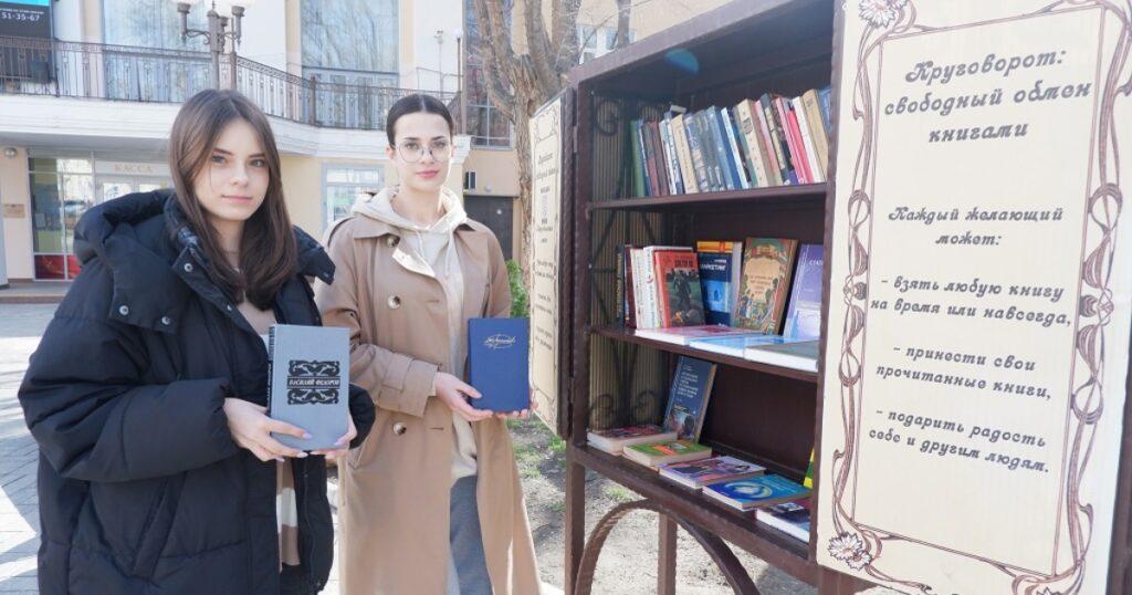 Круговорот: астраханцы вновь могут обменять свои книги в общественном книжном шкафу