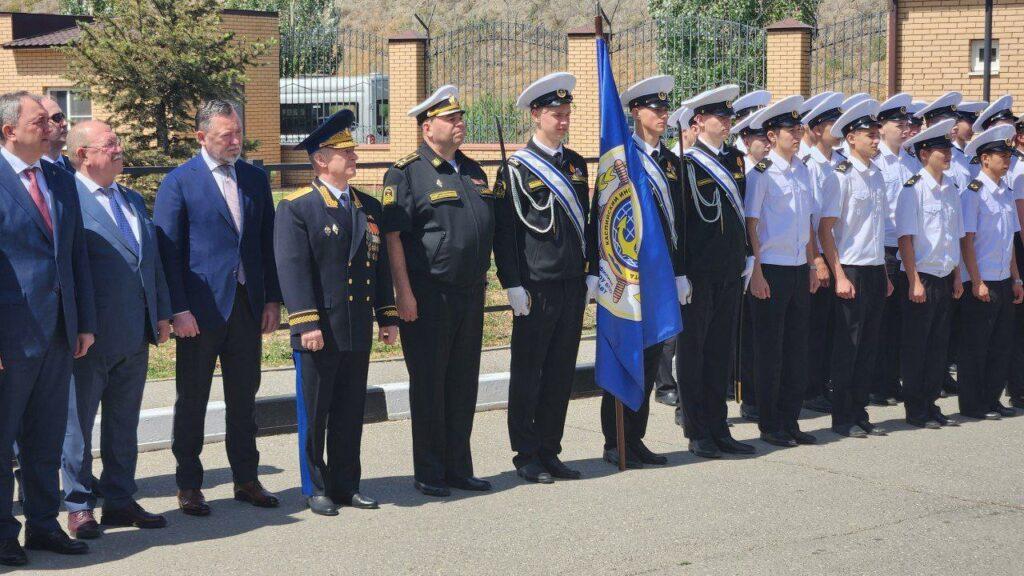 В Астрахани появился памятник сторожевому пограничному катеру — фото 3