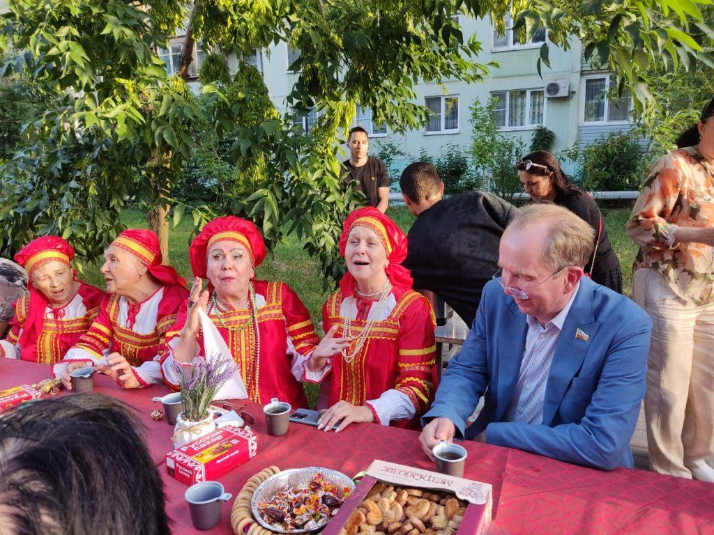 В Астрахани с размахом отметили День соседей — фото 3