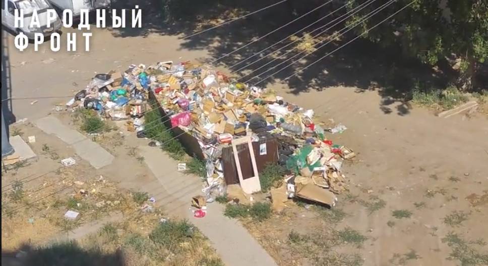 На одной из улиц Астрахани вновь появилась, а затем сгорела большая свалка