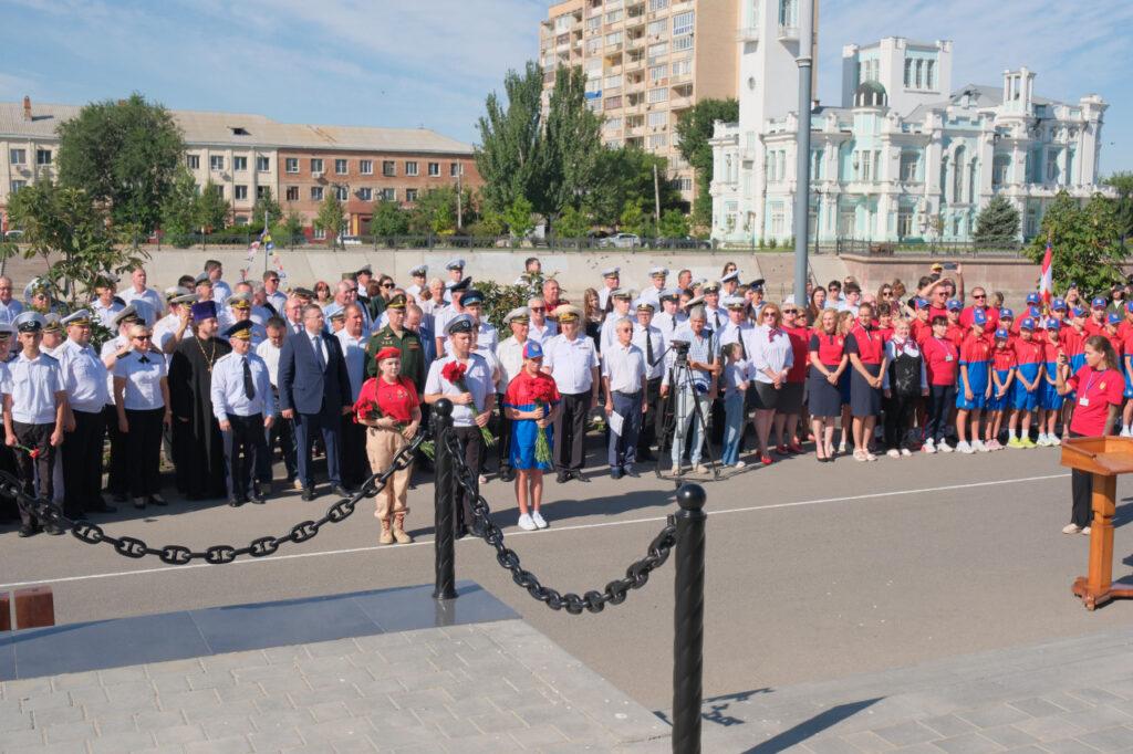 В День ВМФ в Астрахани открыли «Аллею Российской славы» — фото 2