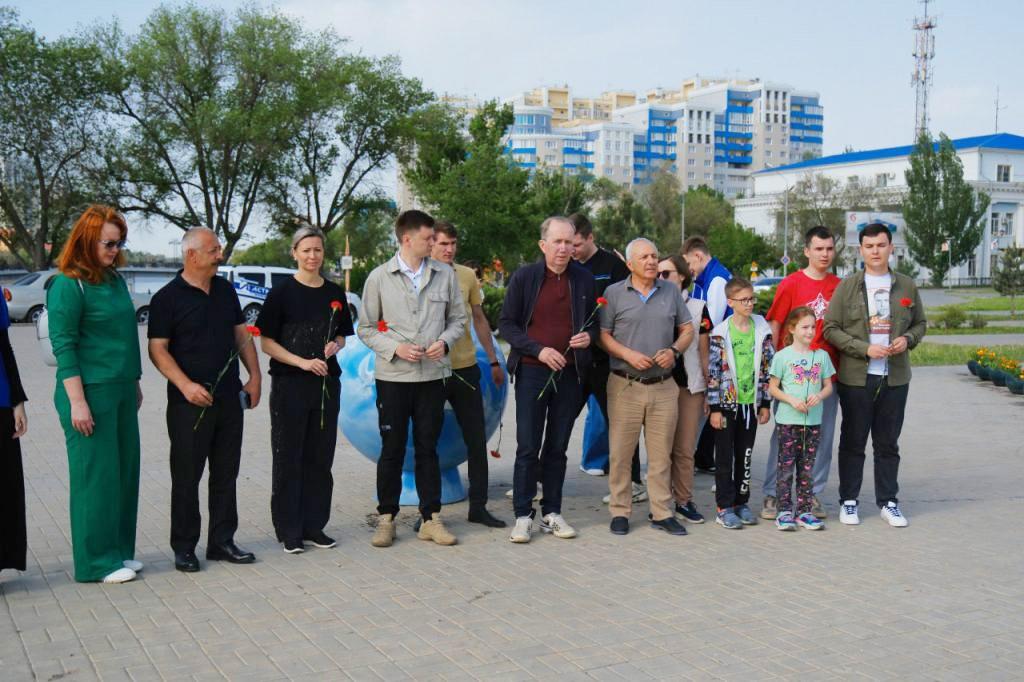 В Астрахани почтили память жертв трагедии в «Крокус Сити холле»