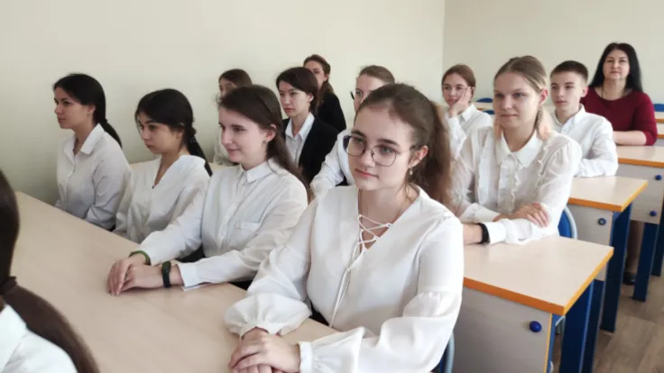 Воспитание молодежи: астраханским школьникам провели космический классный час — фото 3
