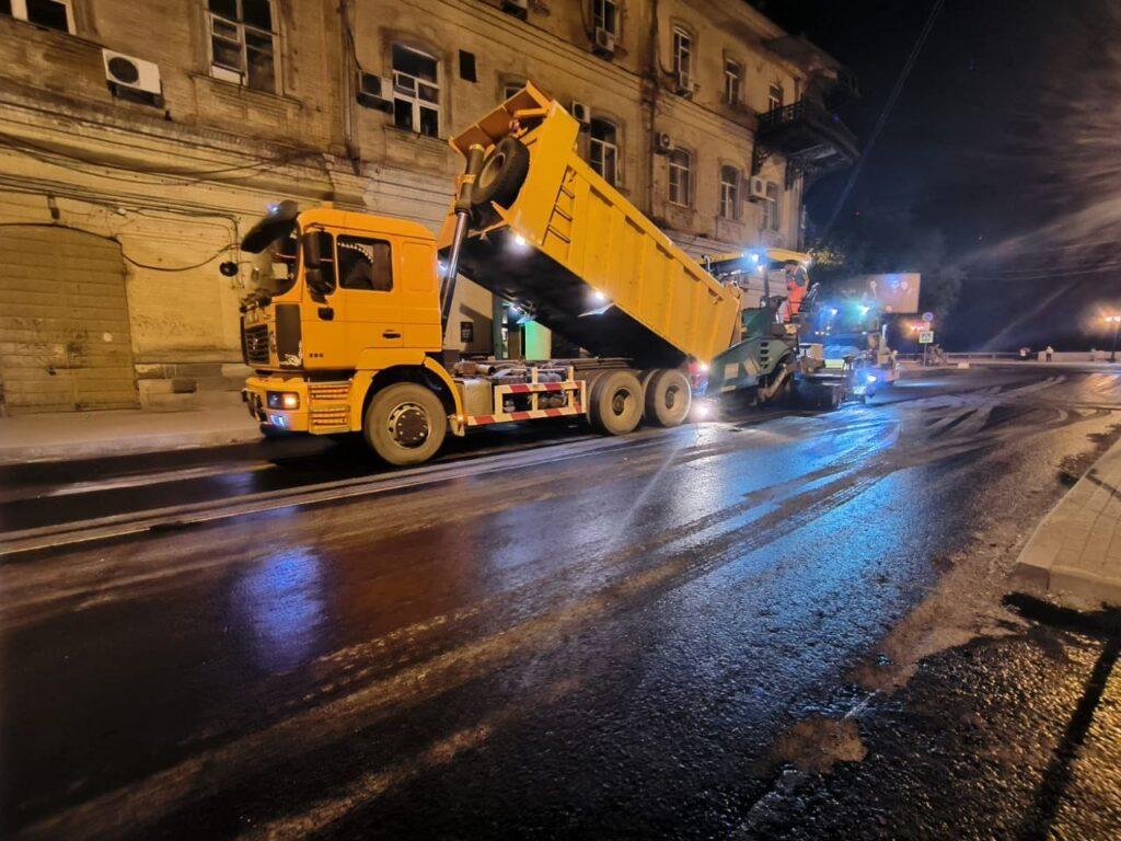 В Астрахани продолжают обновлять дороги