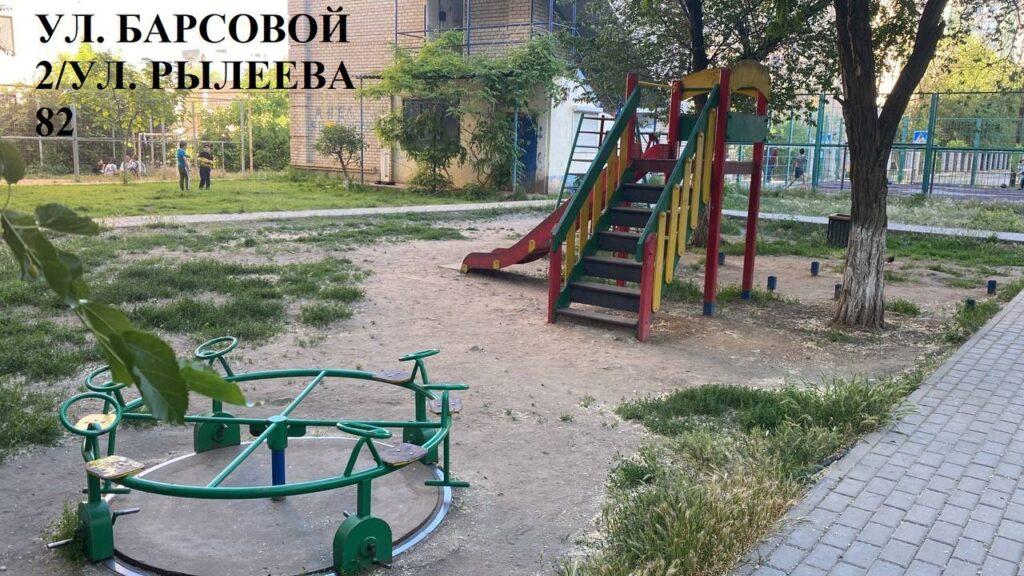 Астраханская прокуратура обнаружила 37 бесхозных детских площадок