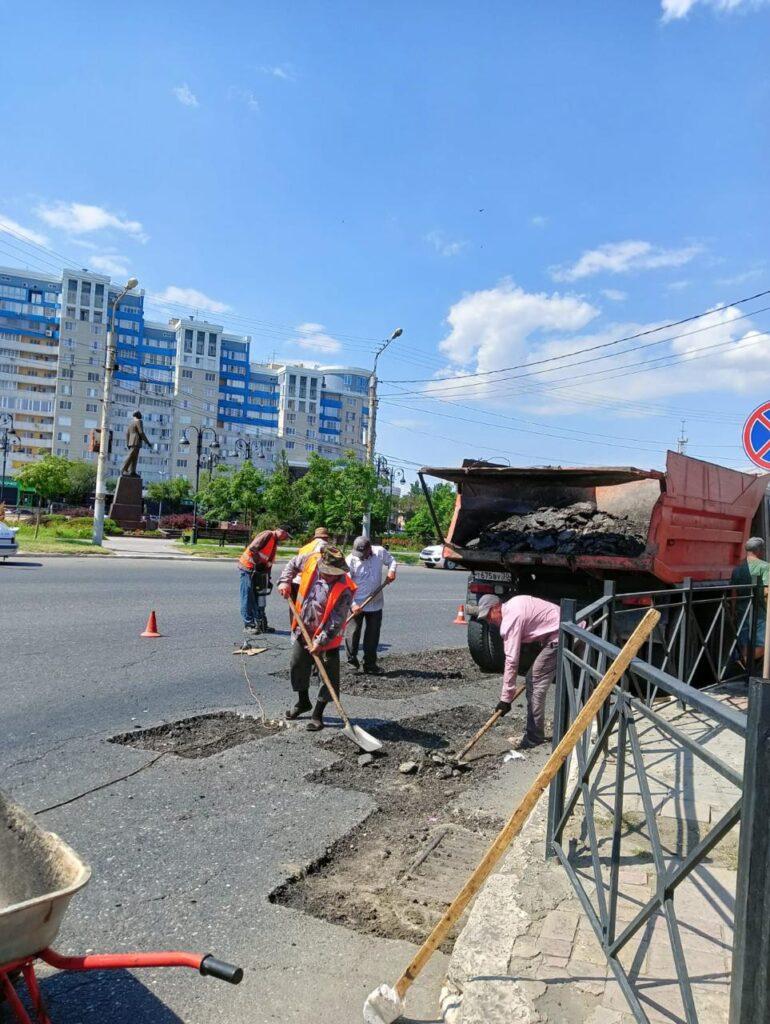 В Астрахани ямочный ремонт продолжается на двух улицах — фото 1