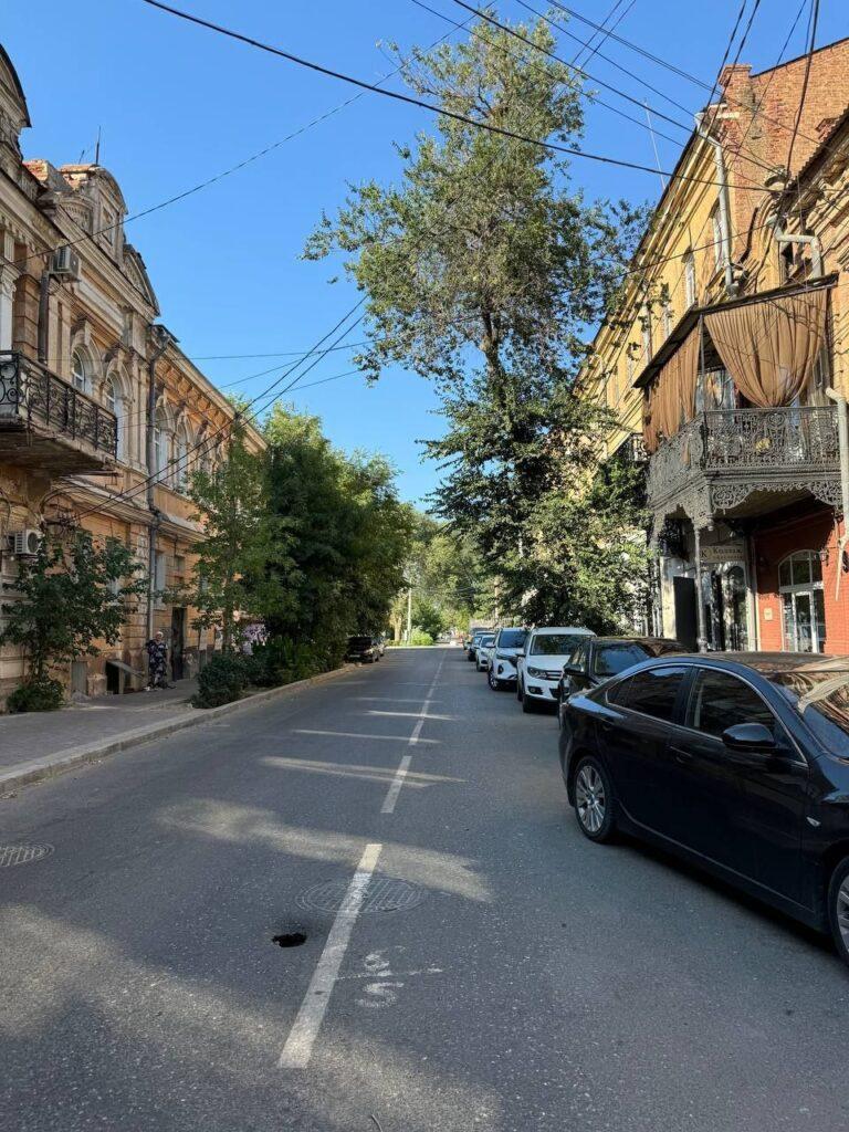 Очередной провал образовался на улице Урицкого, отремонтированной год назад