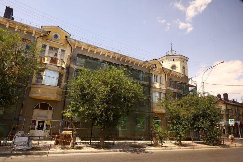 Астраханские улицы продолжают комплексно благоустраивать