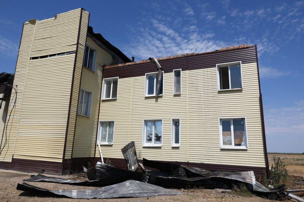 Поддержка пострадавших астраханцев: в многоквартирном доме потушили пожар на 960 «квадратов» — фото 4
