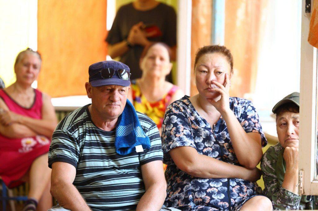 Поддержка пострадавших астраханцев: в многоквартирном доме потушили пожар на 960 «квадратов» — фото 1