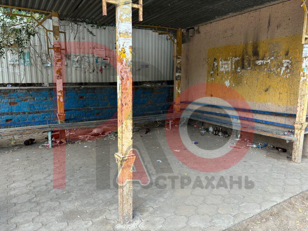 В Астрахани остановки, которых и так в городе осталось немного, превращаются в свалку — фото 4