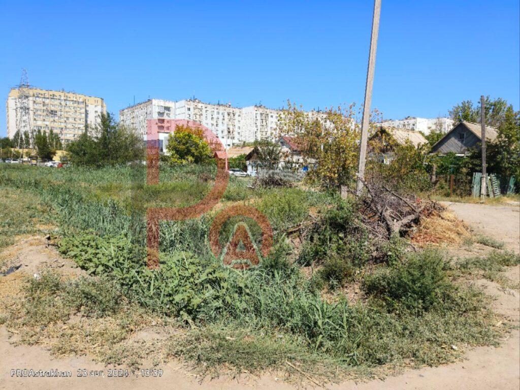 Жителей целого микрорайона в Астрахани решили отгородить забором — фото 1