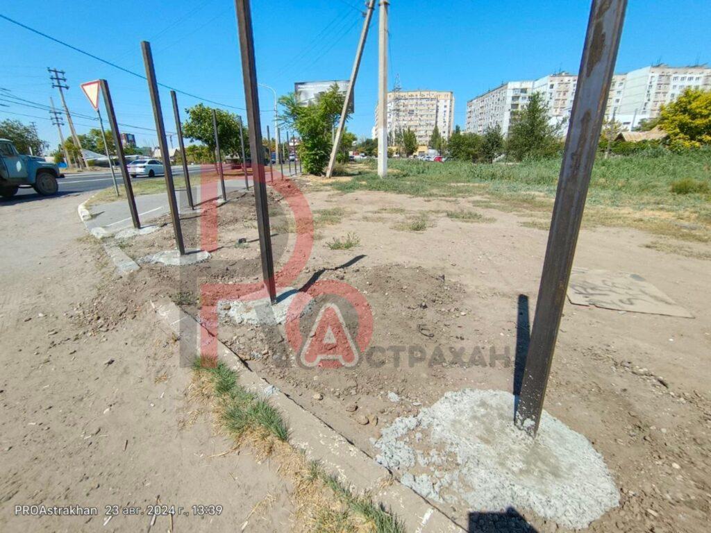 Жителей целого микрорайона в Астрахани решили отгородить забором — фото 2