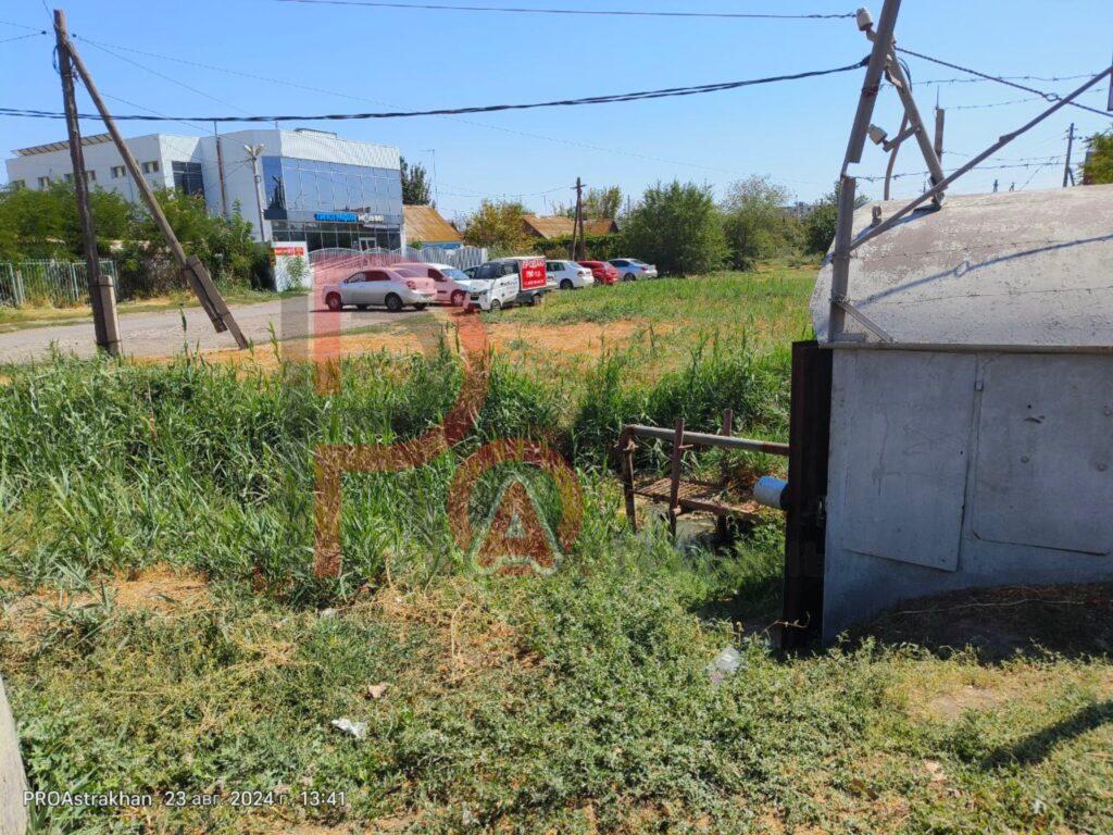 Жителей целого микрорайона в Астрахани решили отгородить забором — фото 3