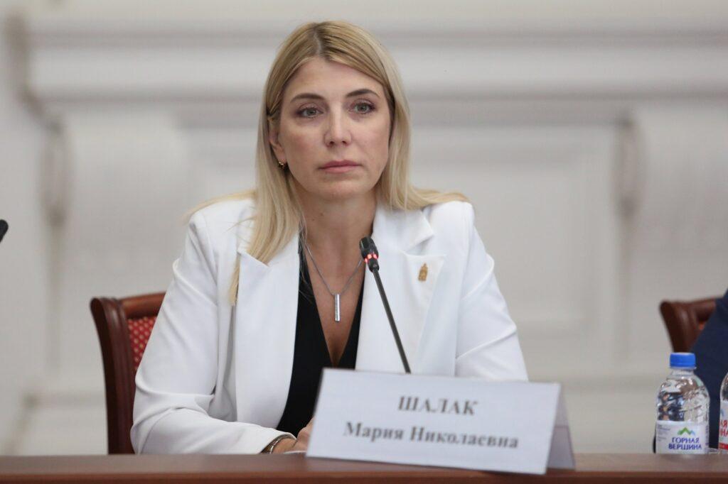 Школьникам запретили пользоваться телефонами на уроках — фото 2
