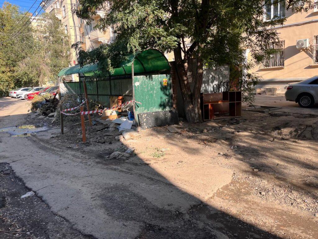 Астраханцы регулярно жалуются на состояние домов на площади Ленина — фото 5