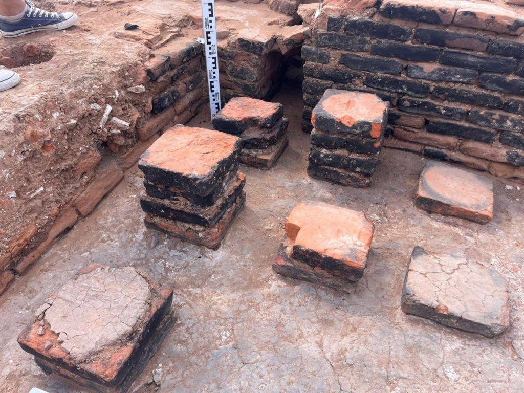 Археологи обнаружили в Астраханской области старинное здание на 30 комнат — фото 2