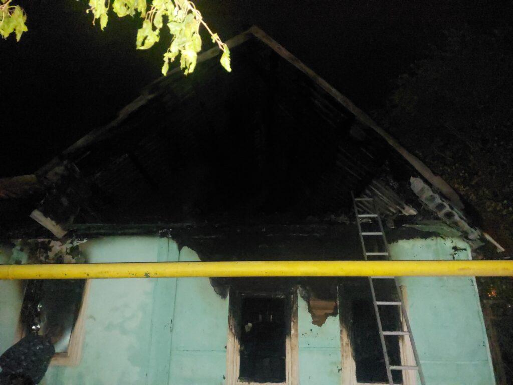 В Астрахани при пожаре погибла пожилая женщина и ее внук