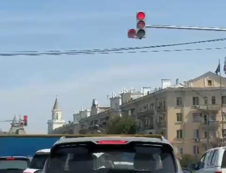 Новые светофоры привели к большим пробкам в центре Астрахани