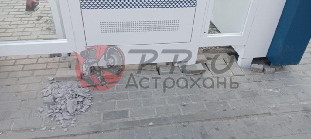 В Астрахани изуродовали первую новую остановку — фото 2