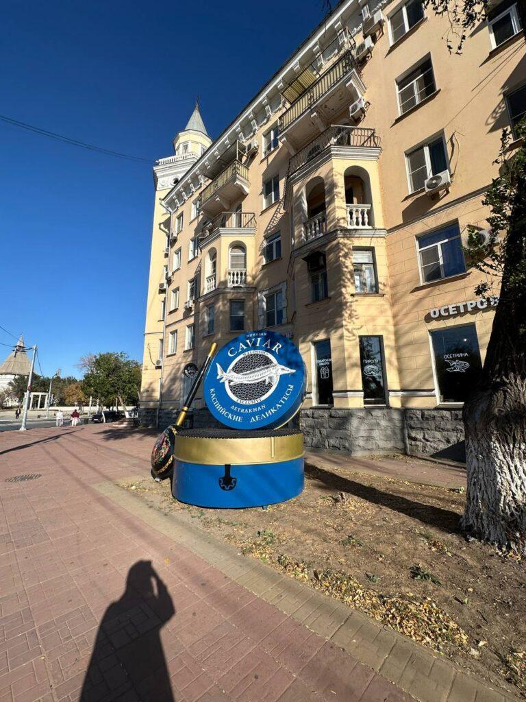 В Астрахани появился новый памятник черной икре — фото 2