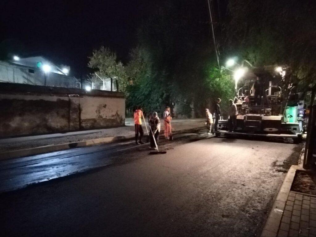 Астраханские дороги продолжают приводить в порядок по ночам — фото 2