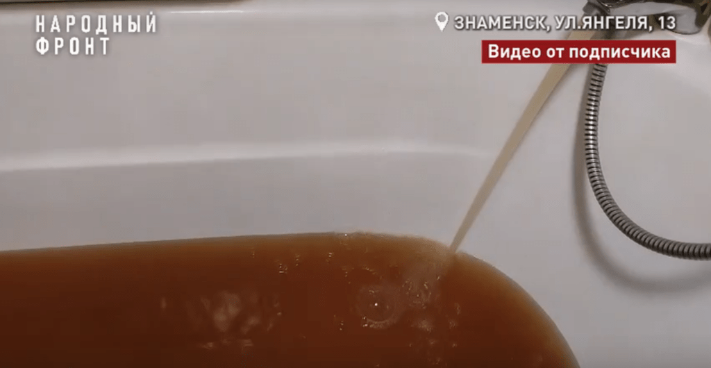 В Знаменске Астраханской области из крана течет «квасная» вода