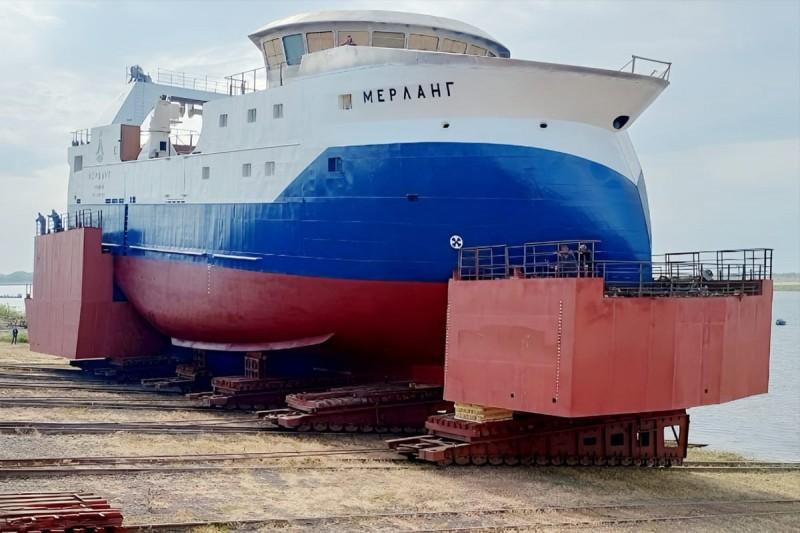В Астраханской области на воду спустили новый траулер «Мерланг»