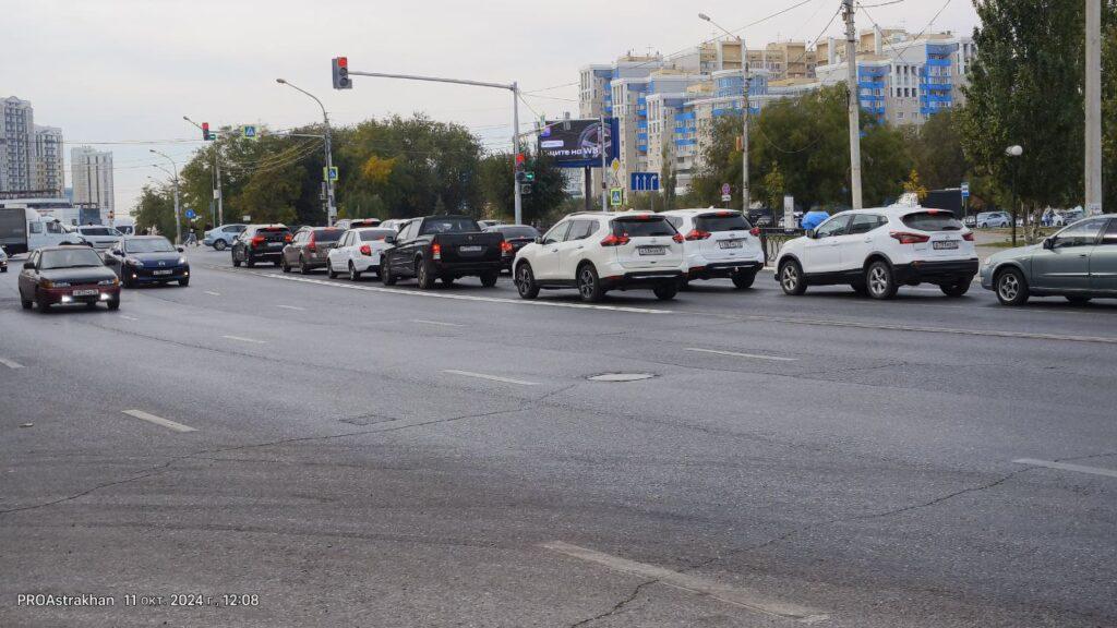 У астраханцев вызвал недоумение запрет поворота на улице Адмиралтейской