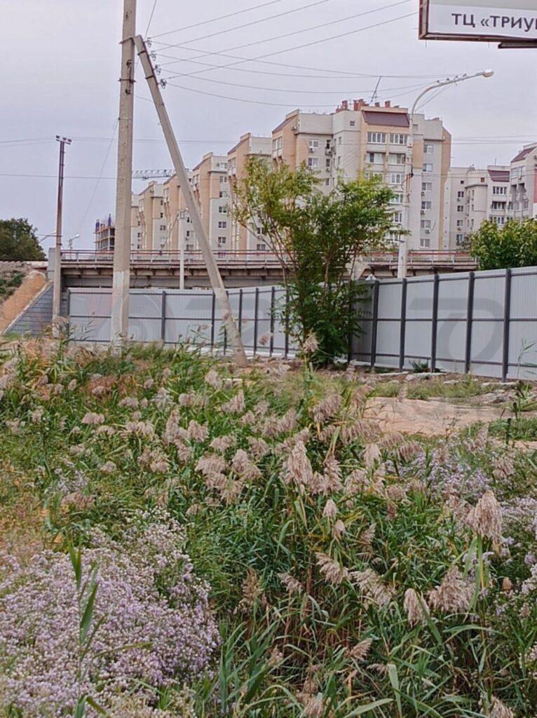 Забор на месте проблемного участка на улице Боевой в Астрахани признан незаконным — фото 3